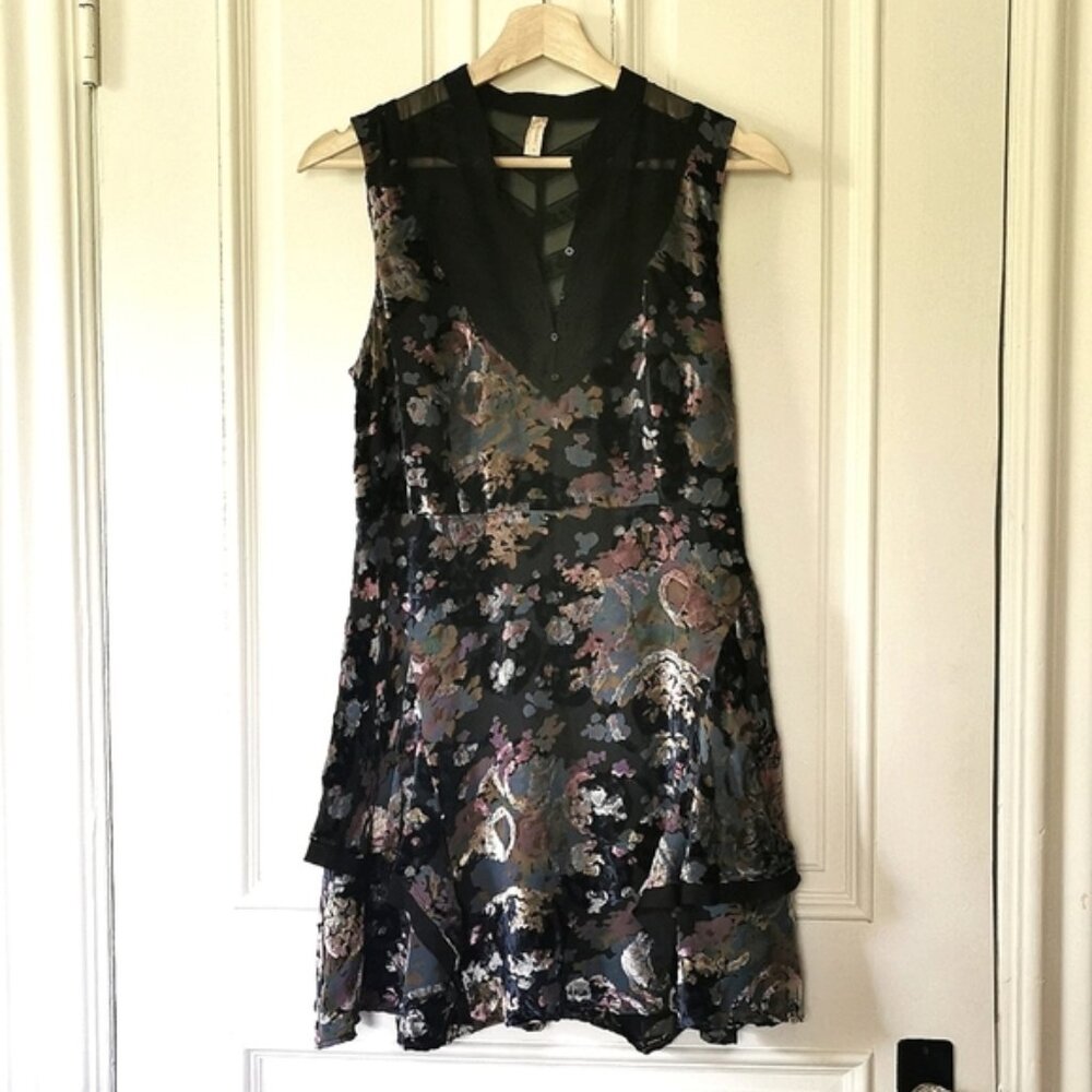 Free People black velvet floral mesh lace sleeveless dress. Size 8. EUC